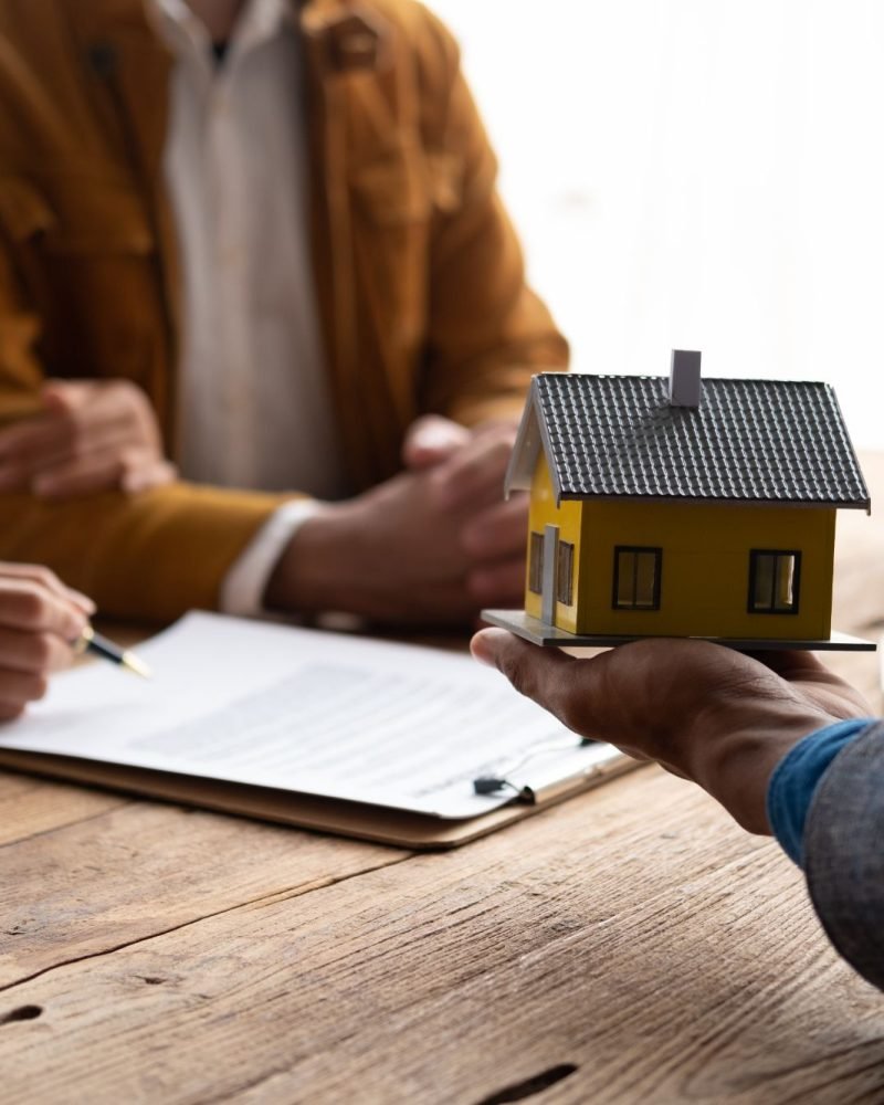 mortgage-and-real-estate-property-investment-conce-2N68QD8.jpg